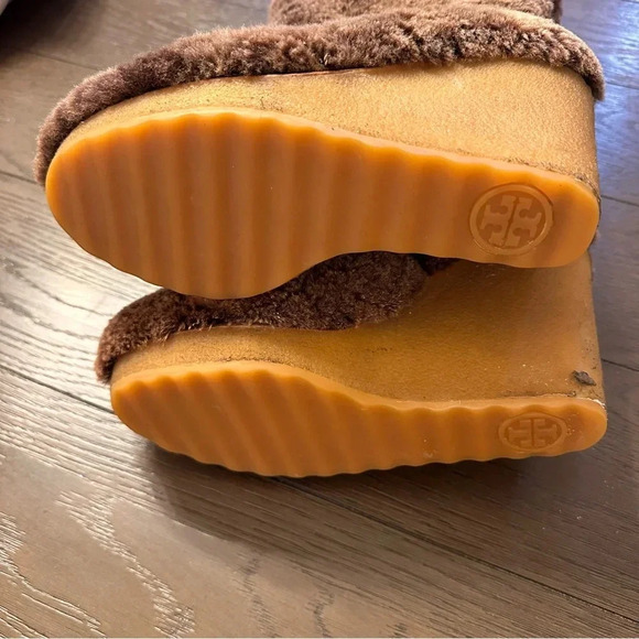 Tory Burch Brown Shearling Wedge Boots - Picture 4 of 13